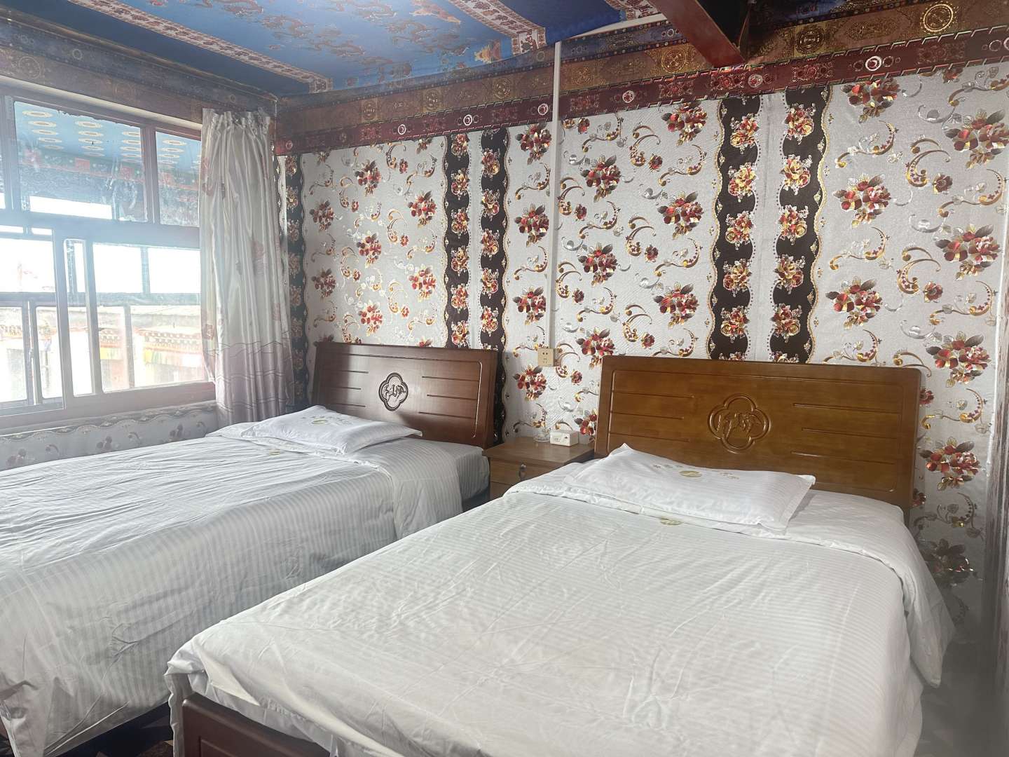 尼玛当热雍措兴旺宾馆