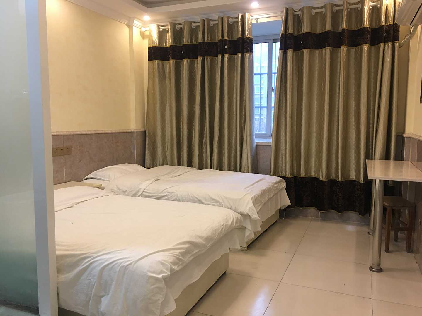 贵宾宾馆(阜阳市汽车南站红旗中学店)