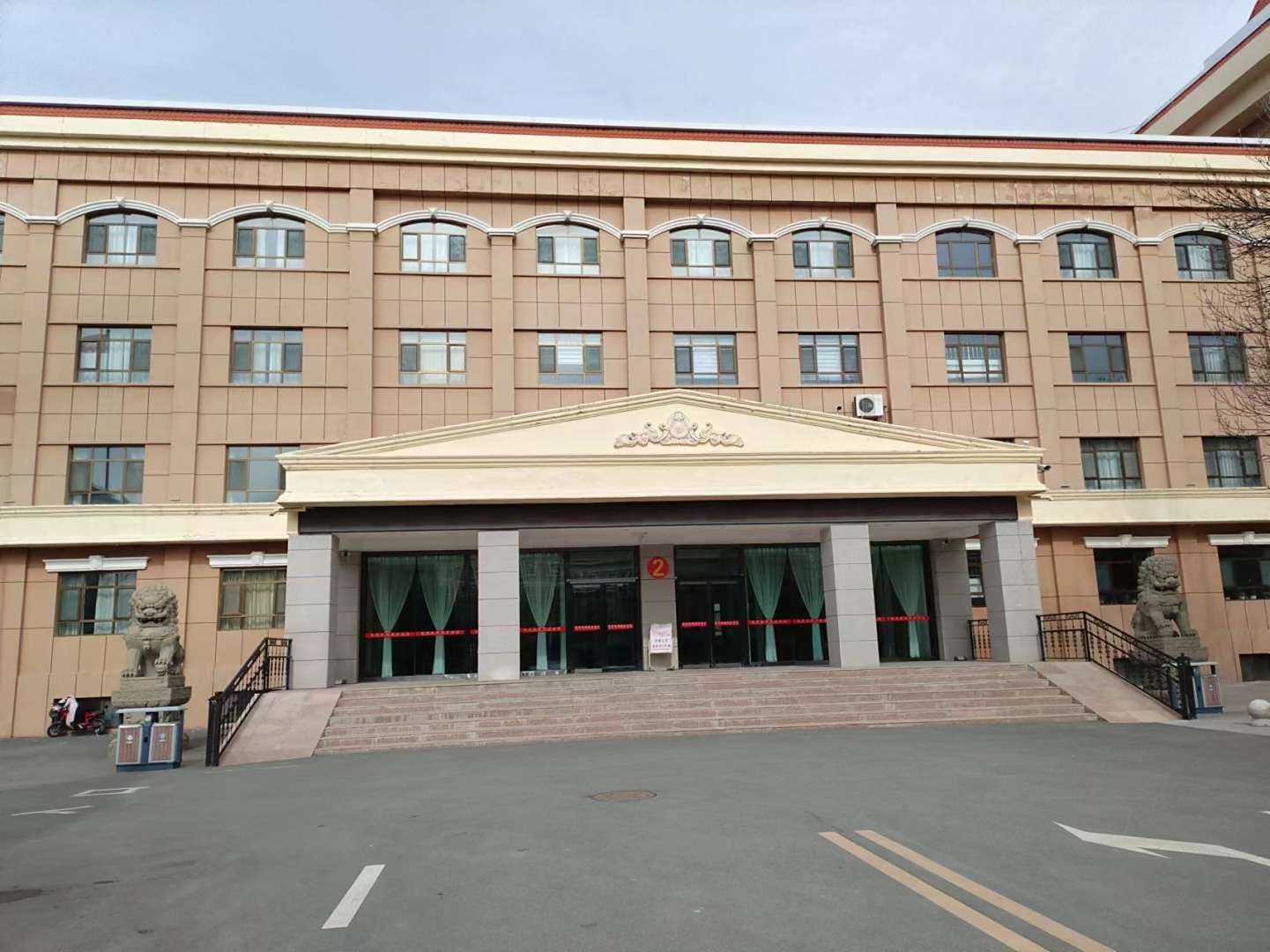 尼勒克唐布拉大酒店