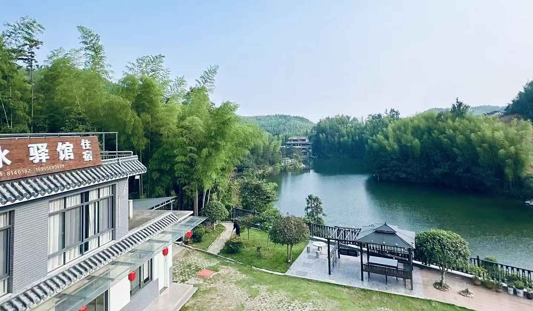 天柱山傍水驿馆