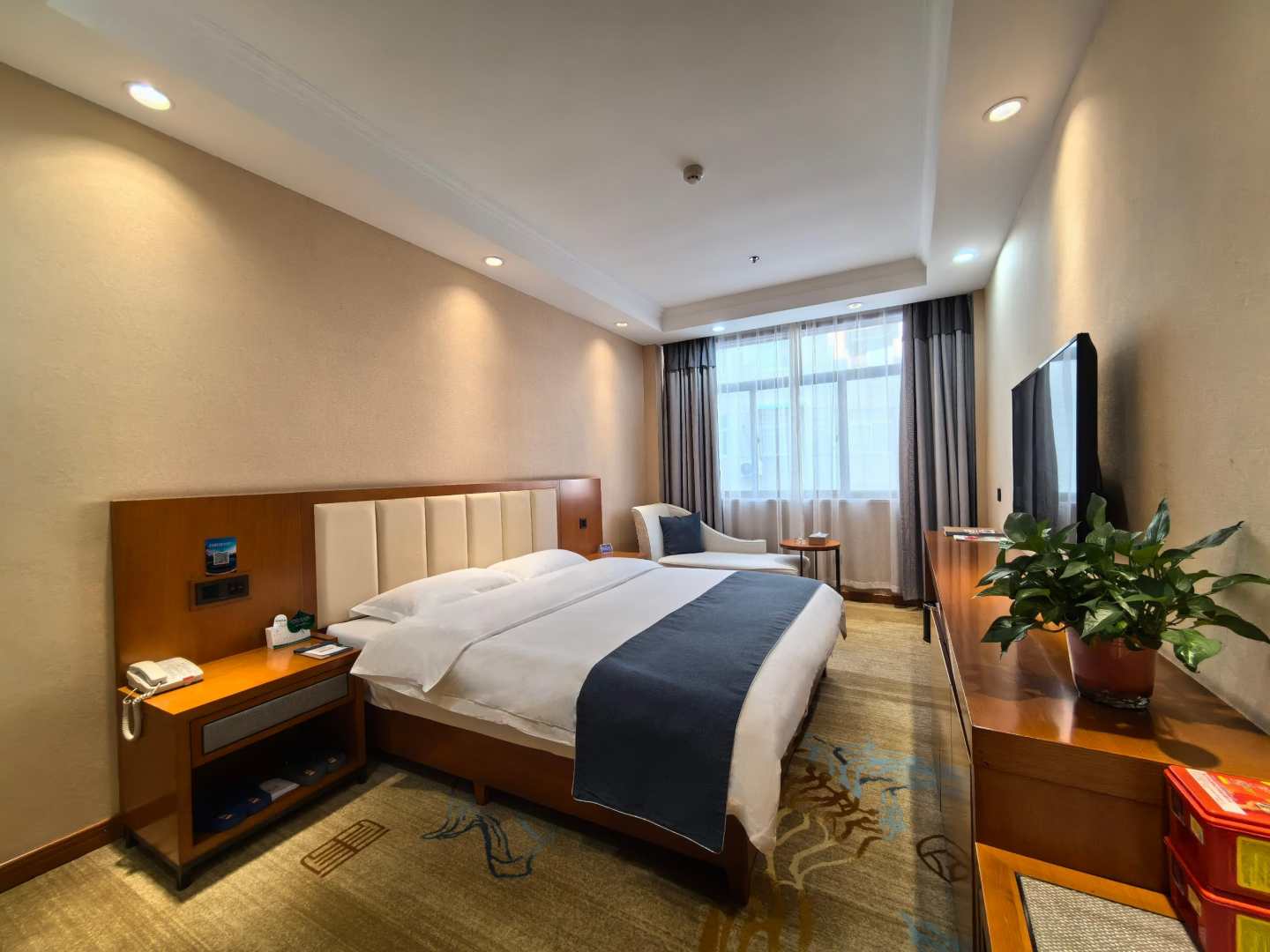 信阳建设路宾馆(小南门美食街店)