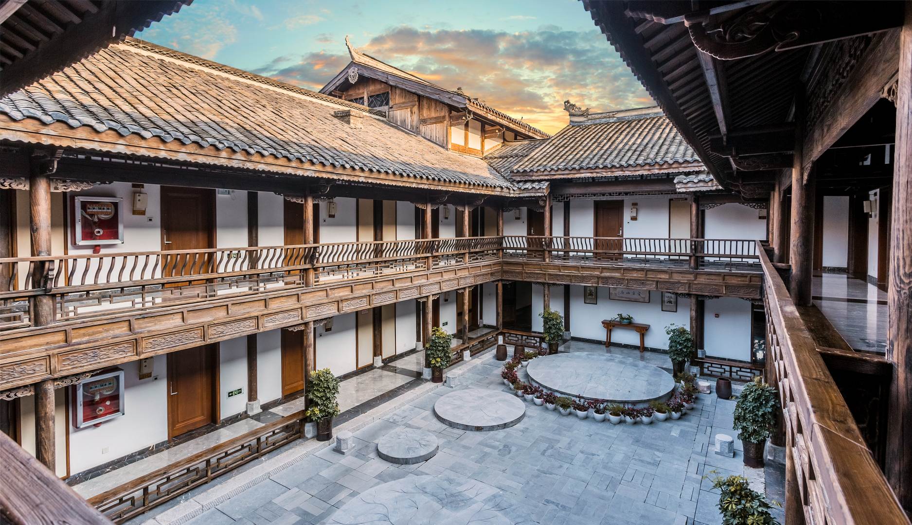 爱书山房酒店