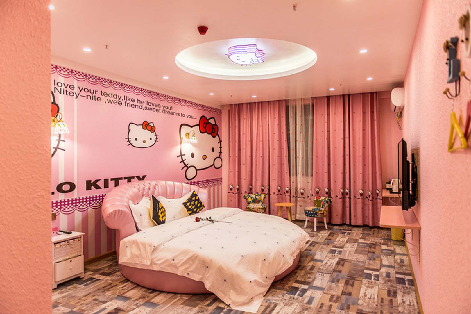 曲靖拾年主题酒店