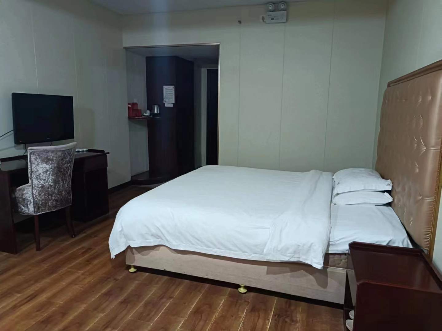 宏源宾馆(逸云路店)