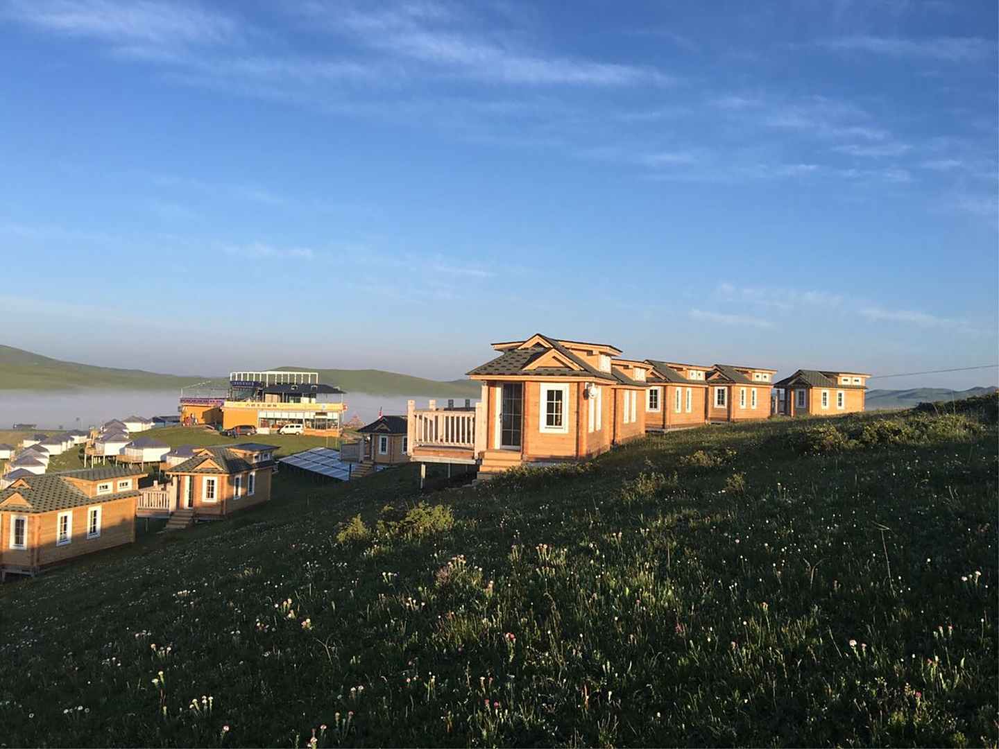 若尔盖栖山摄影自驾营地