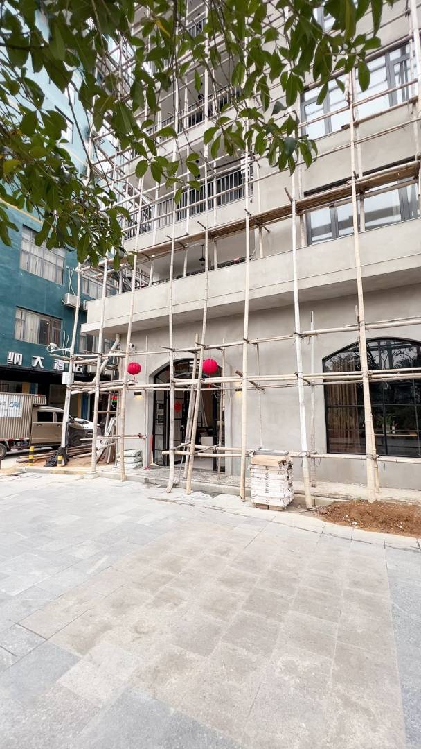 岑巩埃菲艺术酒店
