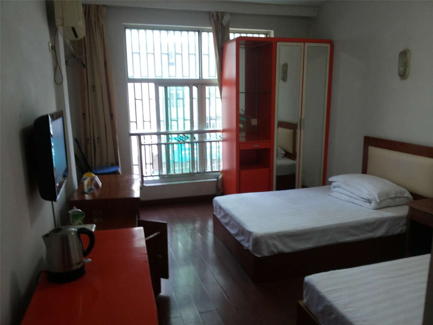 温岭小龙宾馆(卷烟店)