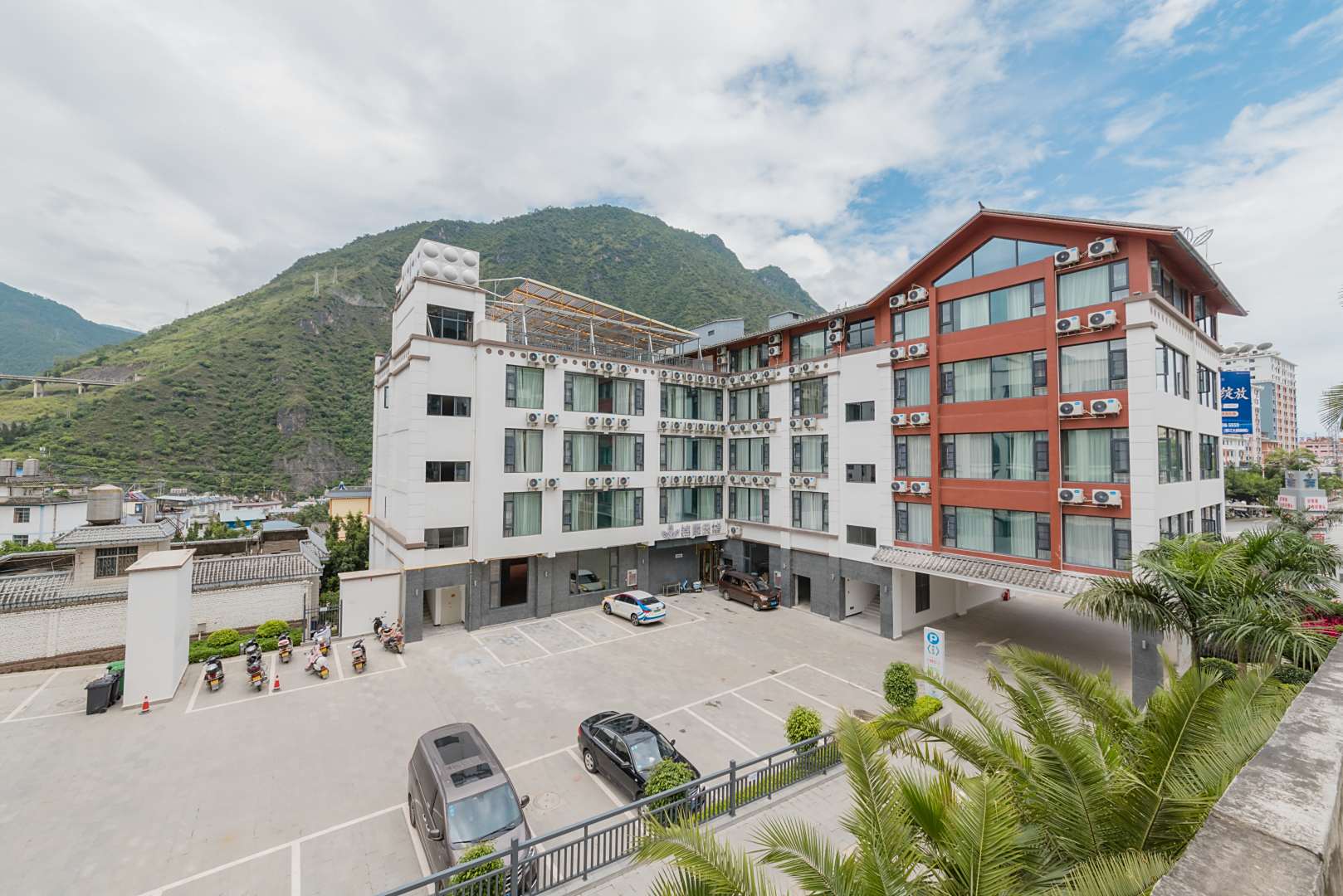 锦顺天华酒店(怒江大峡谷店)