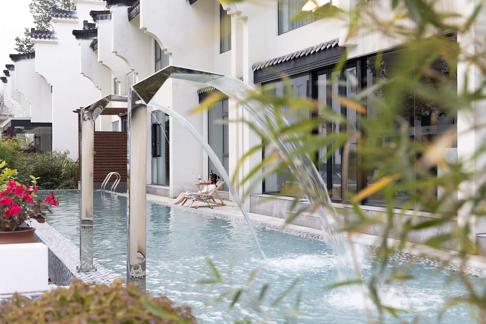 尘外温泉度假酒店