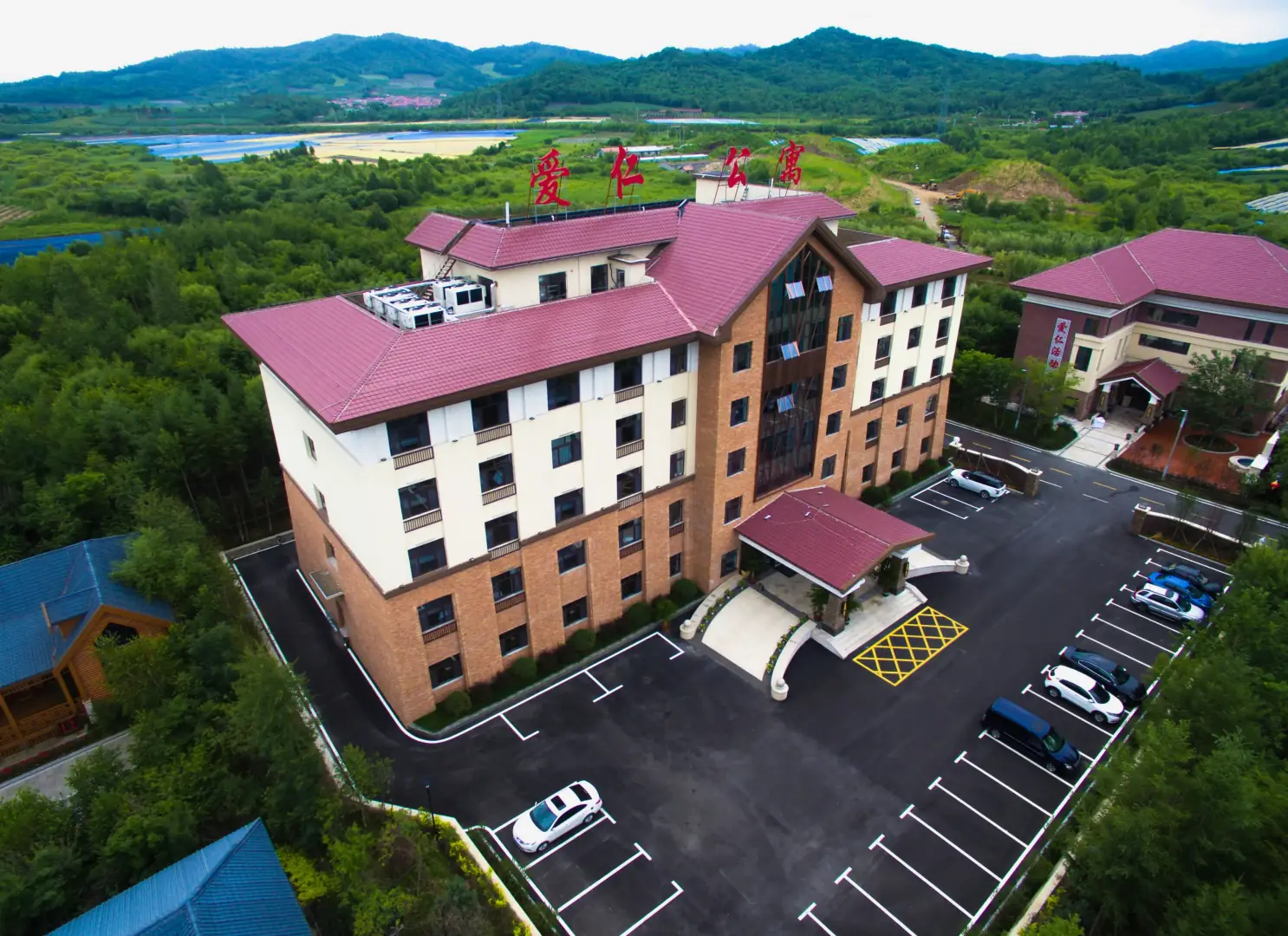 爱仁生态康养度假酒店(靖宇店)