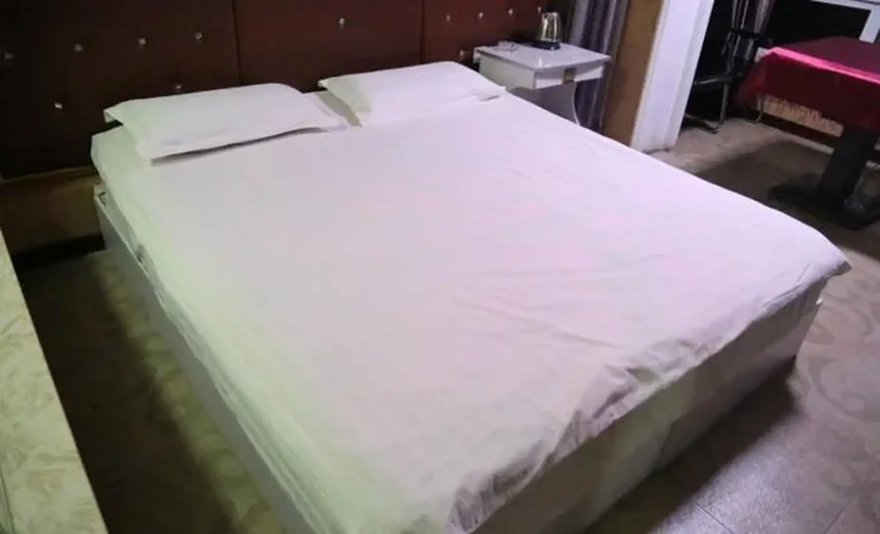 萝北佳亿鑫宾馆