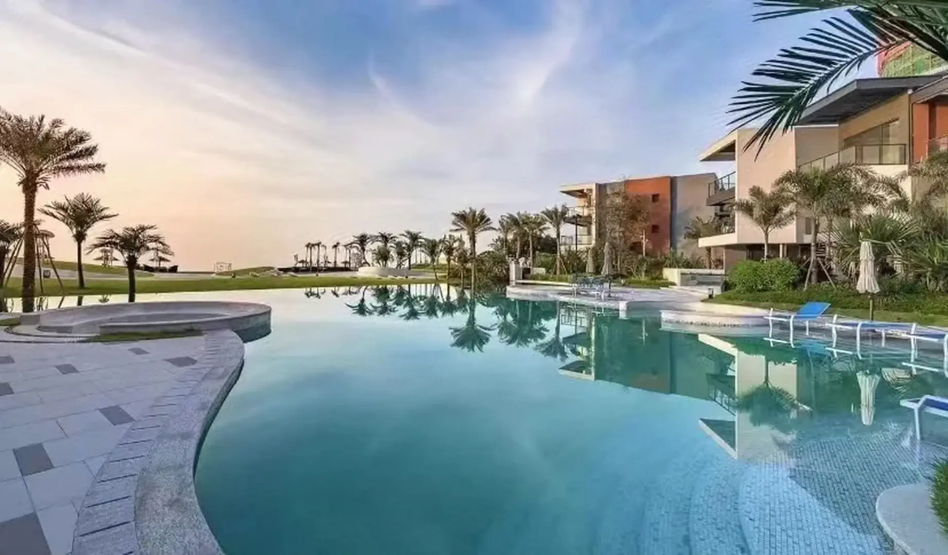 浪栖·日出沙滩海景度假酒店