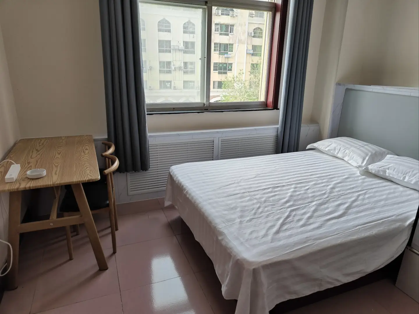 荣昌旅馆(万多福东南)