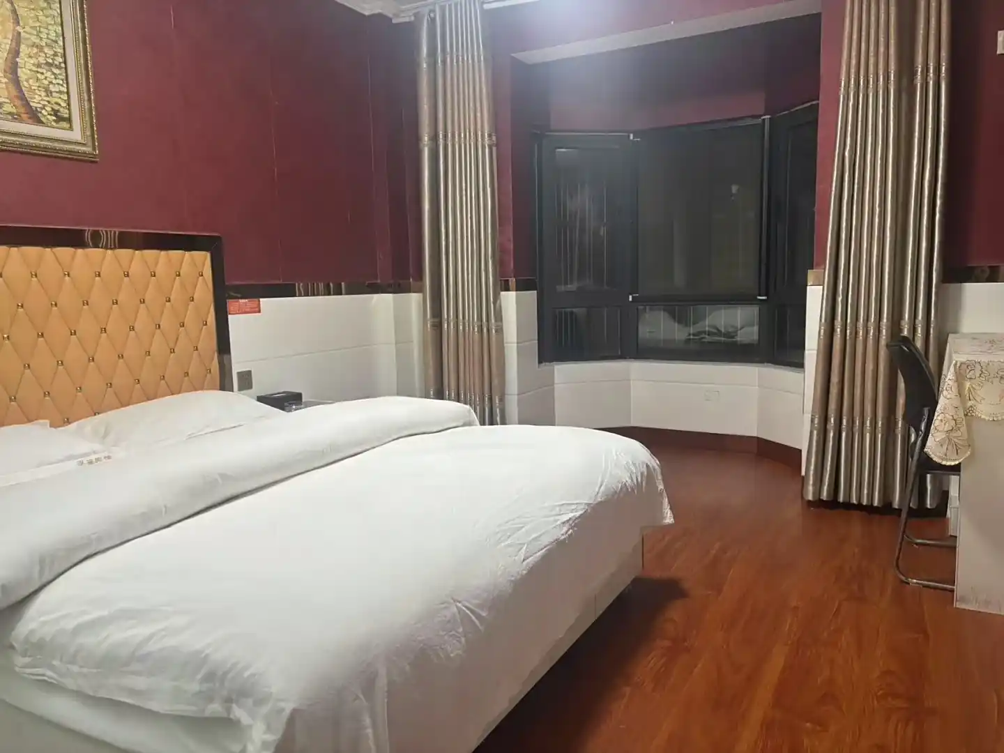 六安龙逸宾馆