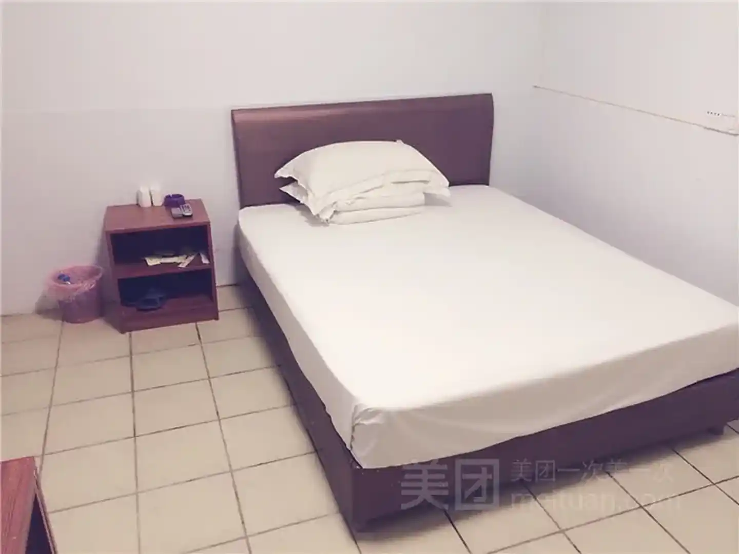 纤红宾馆