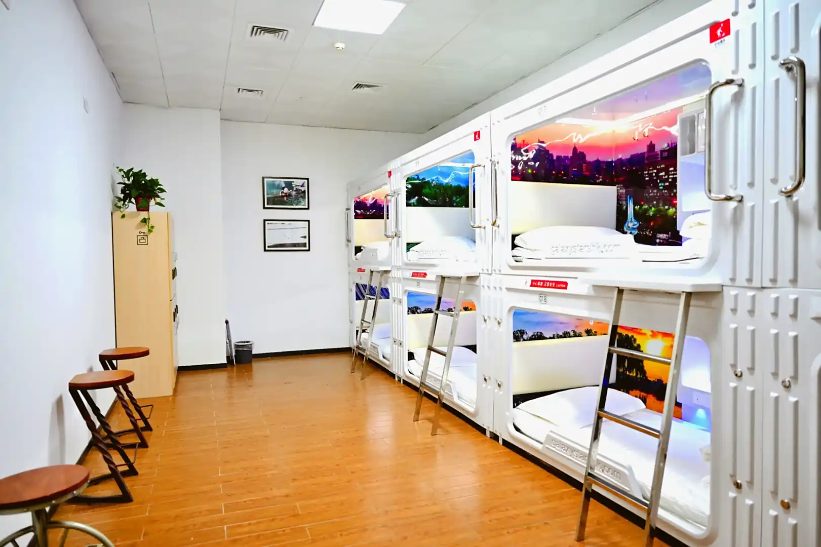 太空舱青年旅舍(济南高铁西站店)