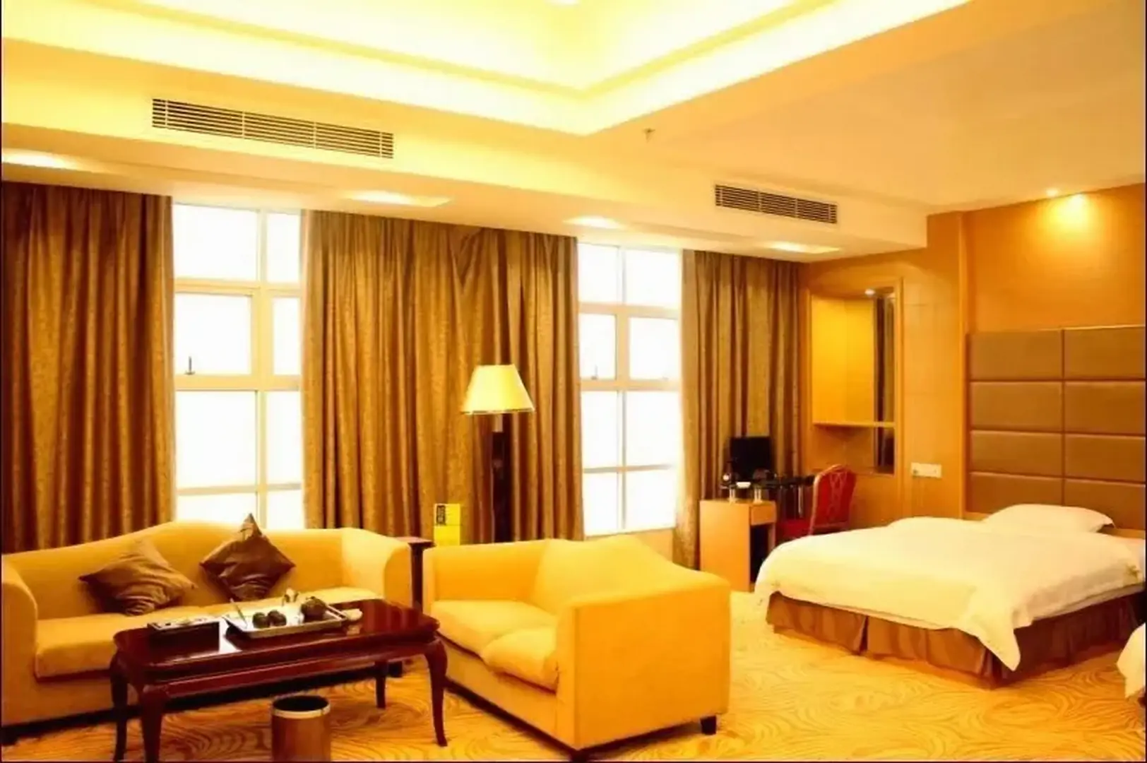 深圳龙福大酒店(龙园地铁站店)