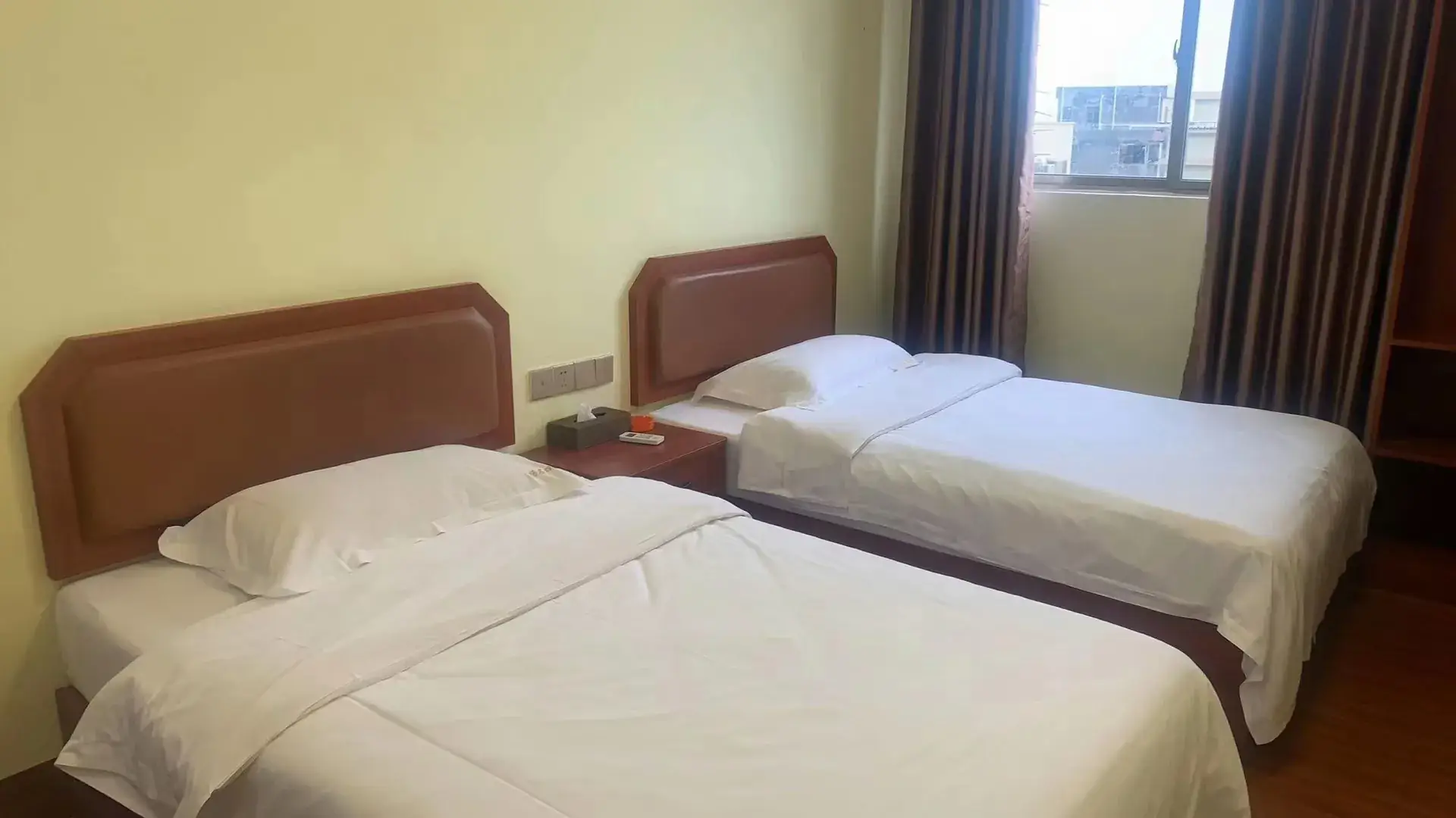 杨名四海宾馆(平冈店)