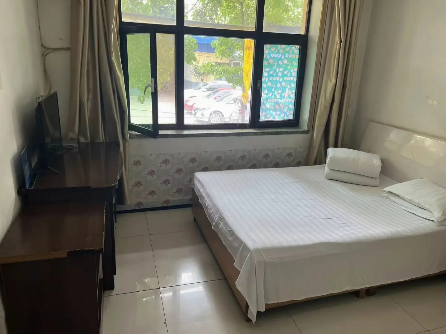 蓉蓉姐妹旅馆