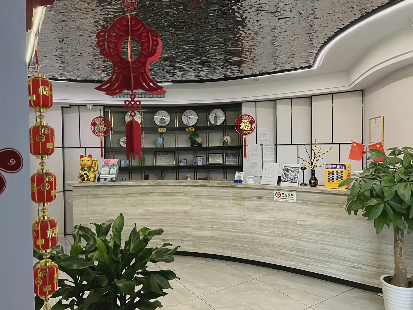 卓逸龙锦酒店