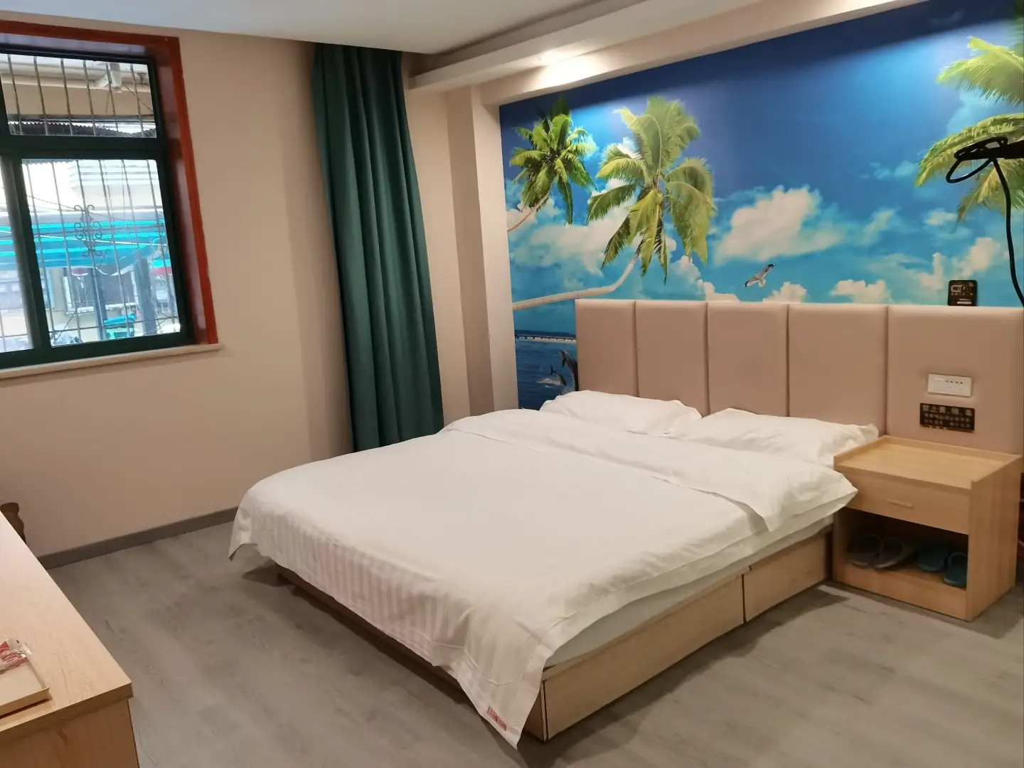 红玖宾馆(武汉中心医院石桥地铁站店)