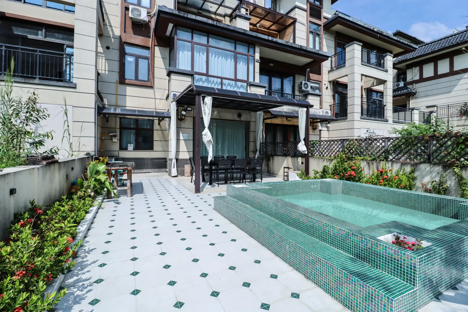 森谷溪流·私汤温泉泳池别墅酒店(恒大五国温泉小镇店)