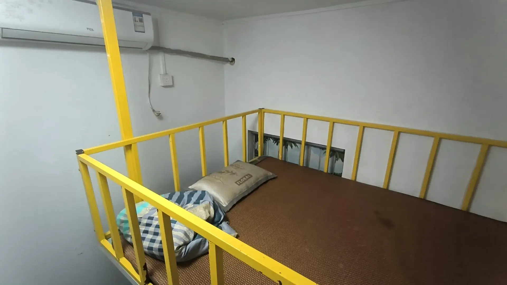 青年公寓(万盛广场店)