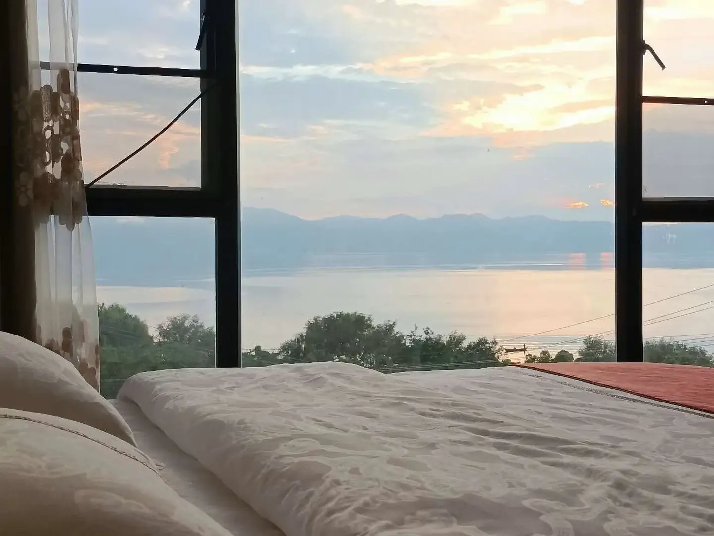 抚仙湖临湖酒店