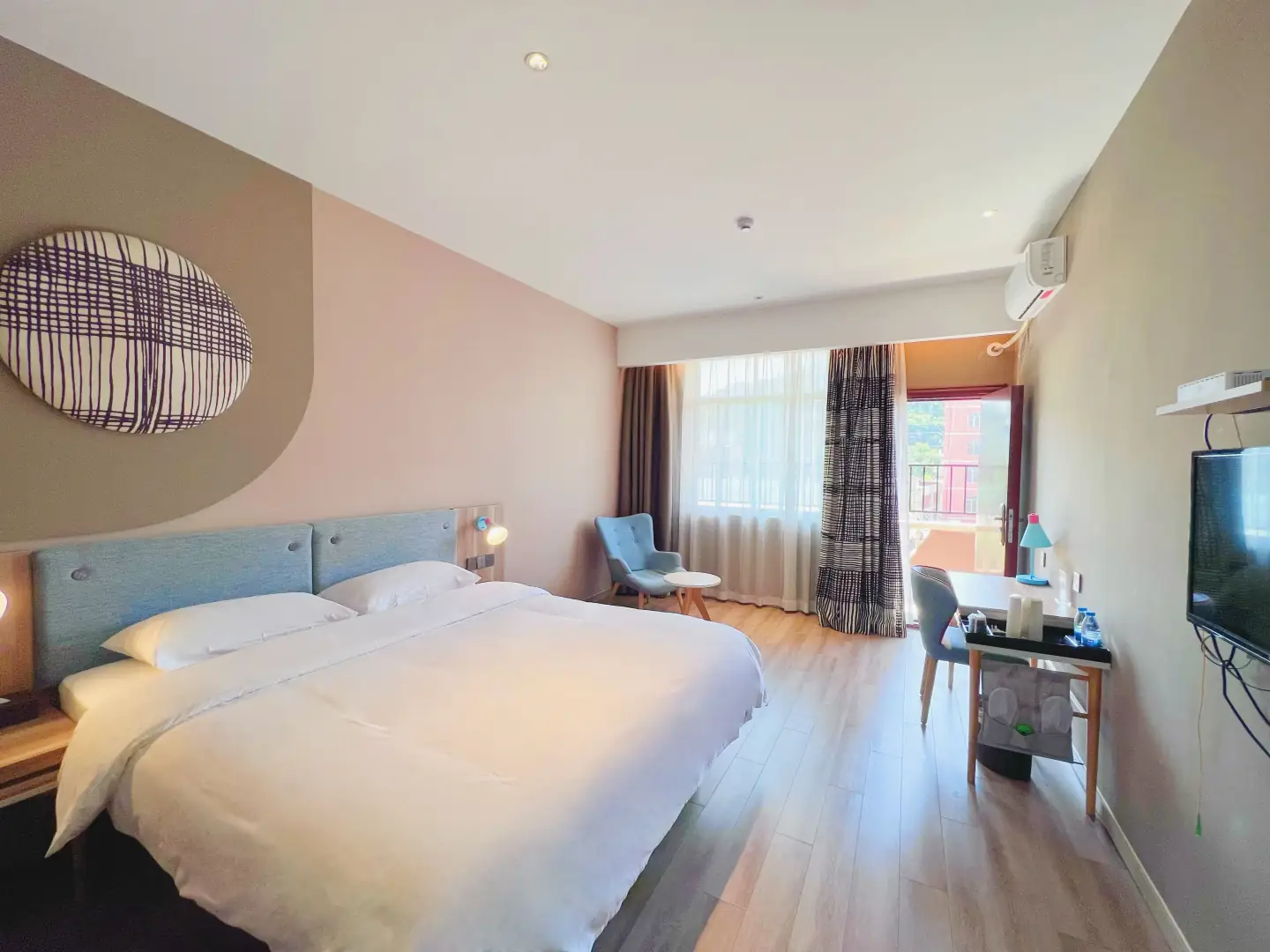 网红桥酒店(崇左沿山路店)