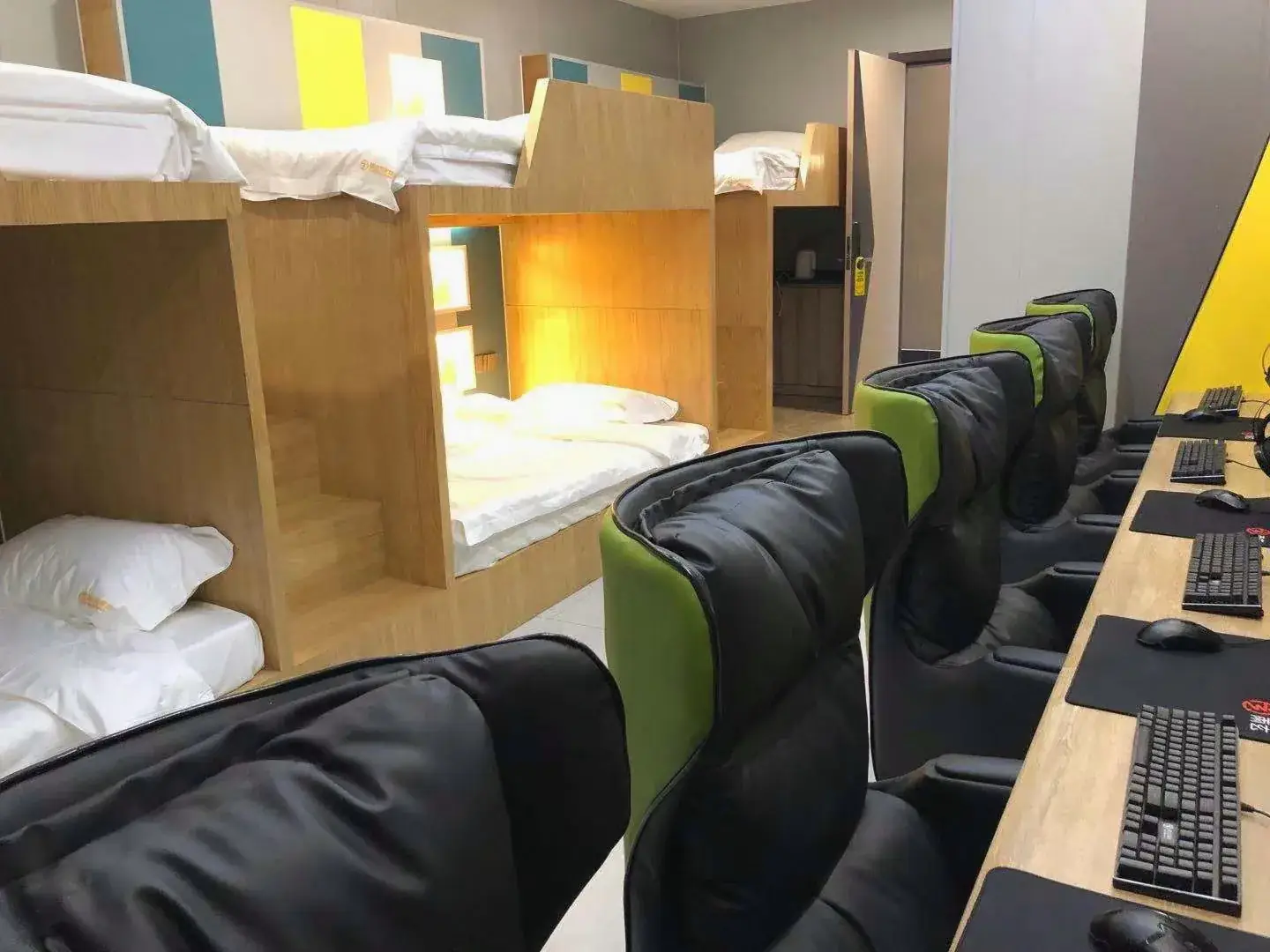 雨玄电竞网咖(新芜商城店)