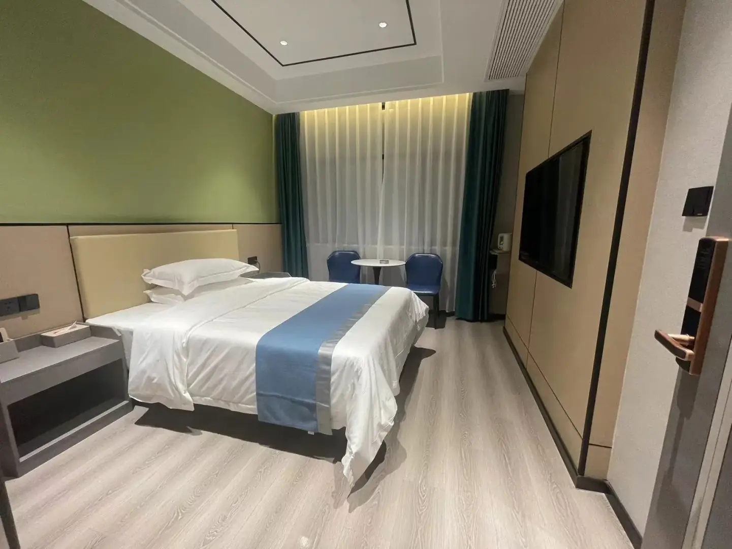 青树大酒店