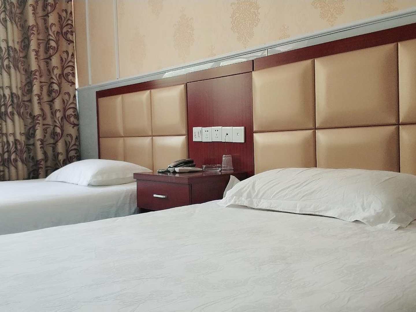 假日宾馆(金狮苑2号店)