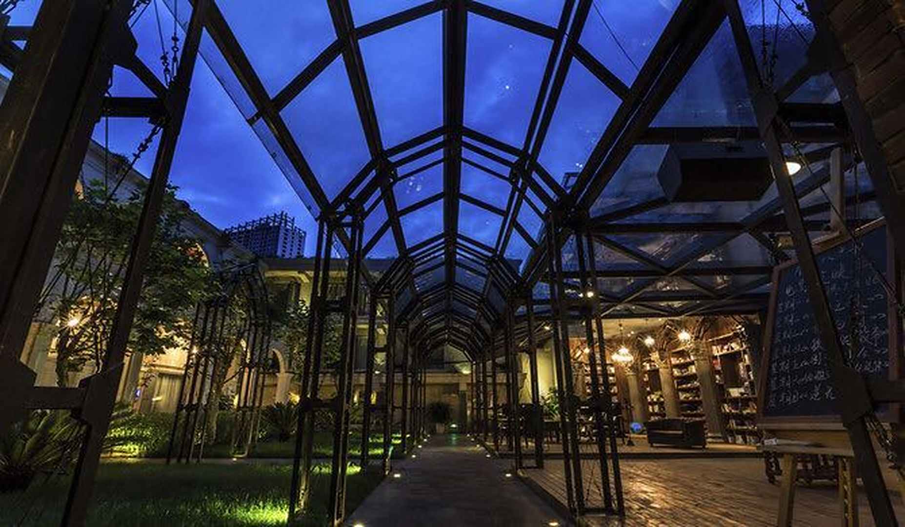 橄榄公社1911法式花园影院酒店