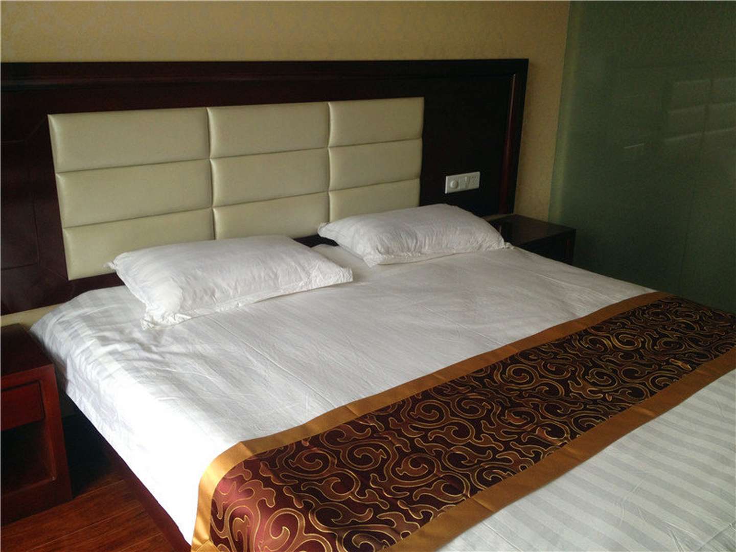 水利宾馆(静宁县水务局西)