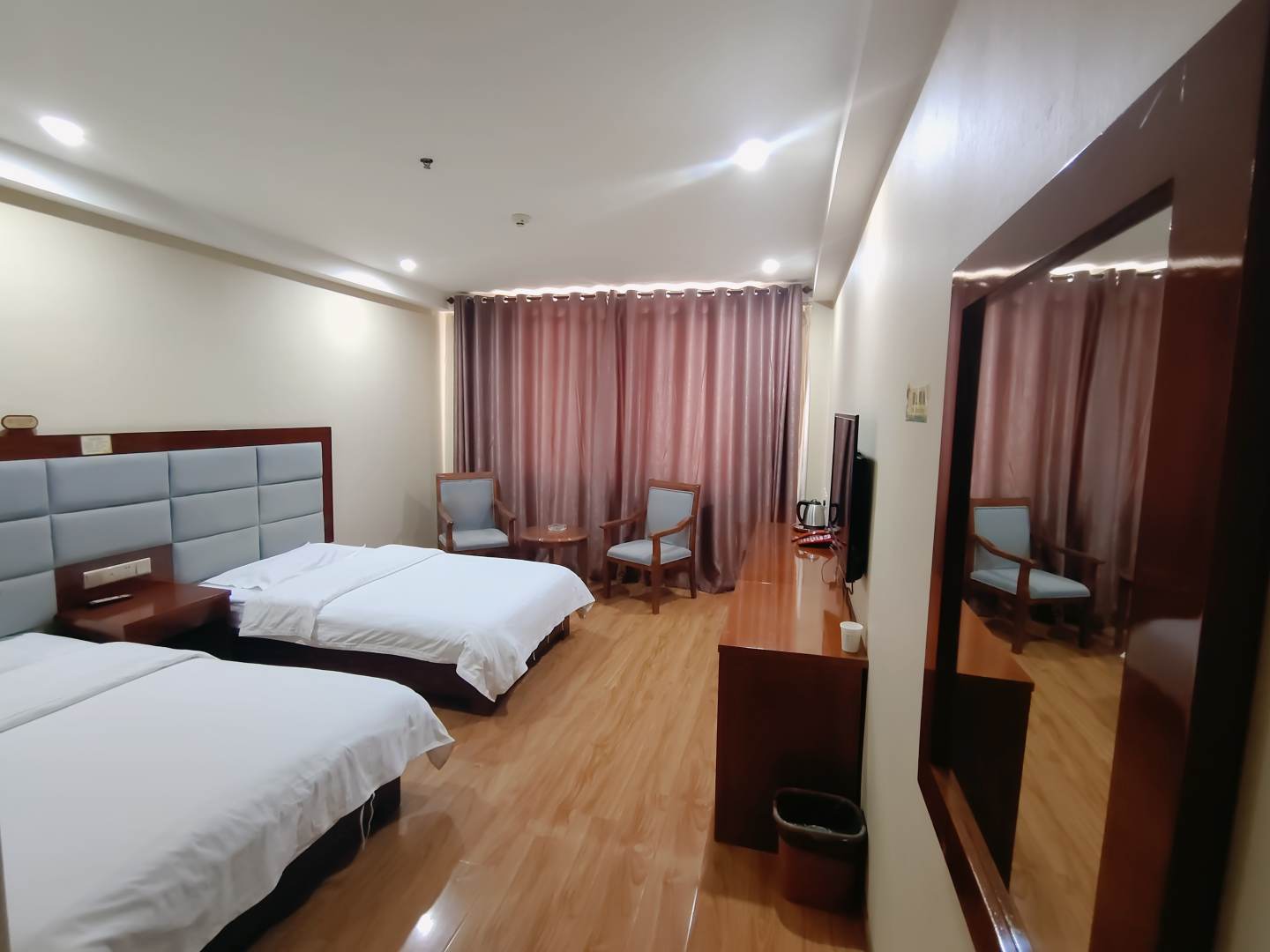 互助华丰假日宾馆(海东州店)
