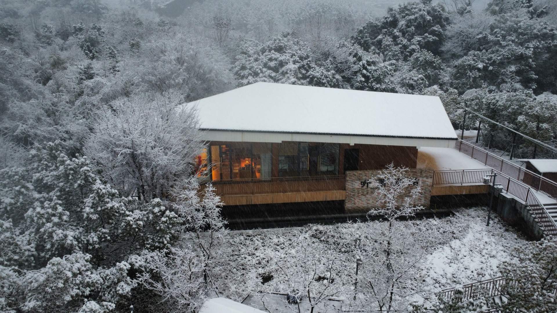 龙虎山溪上民宿