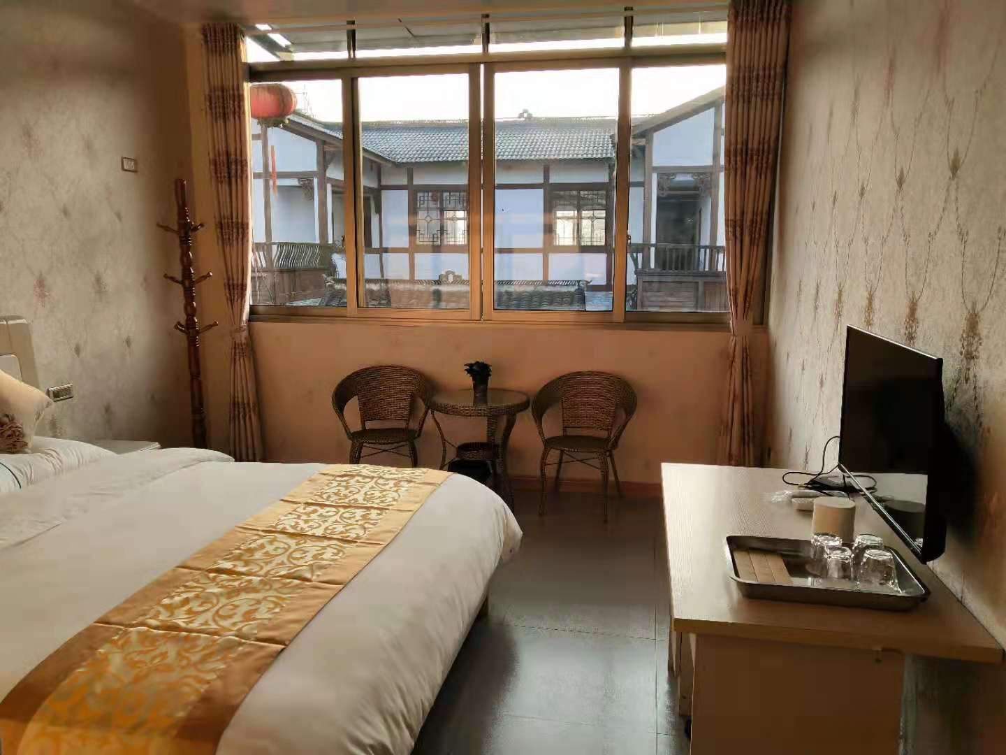 阳光客栈