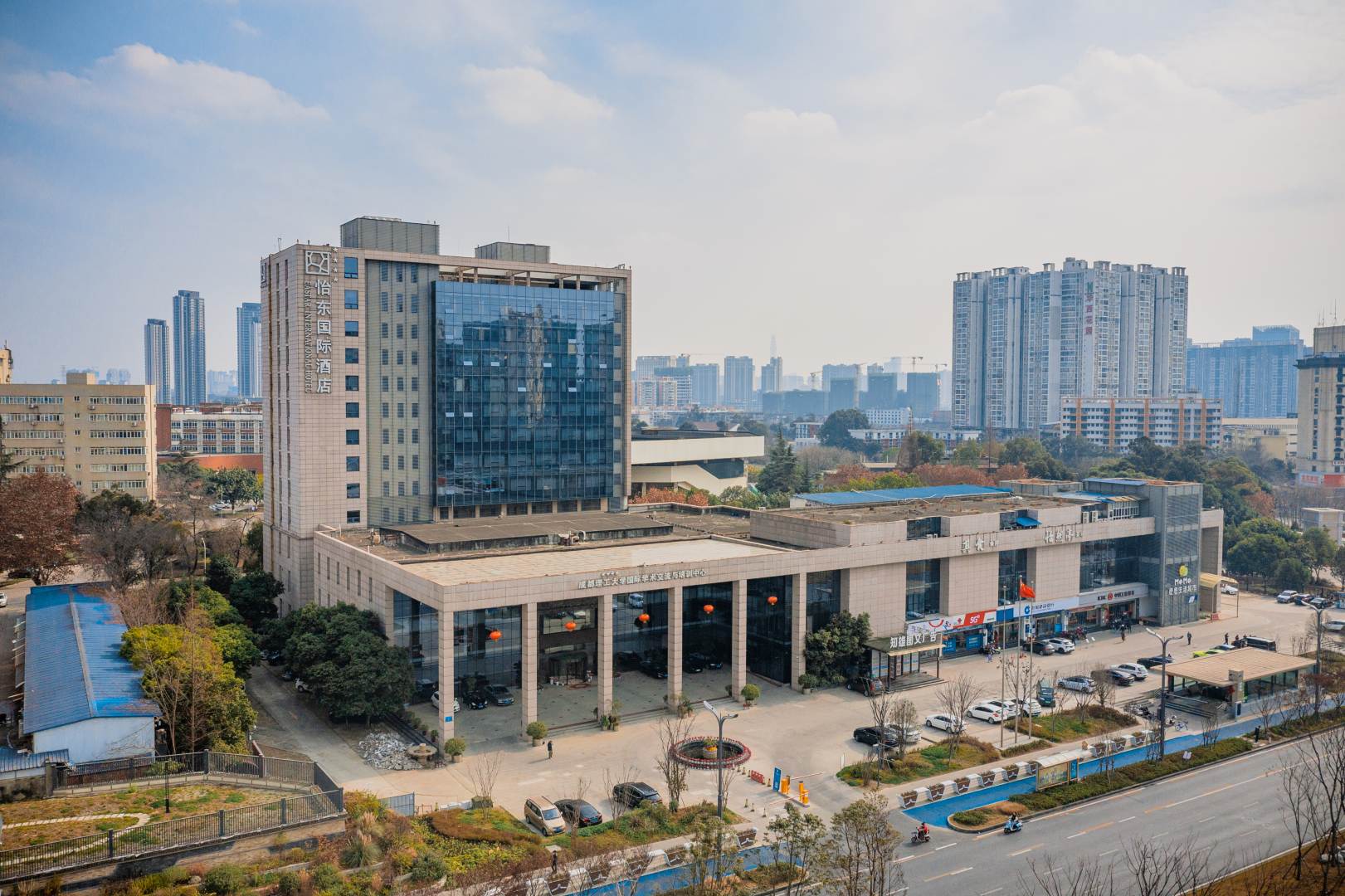 成都怡东国际酒店(东郊记忆公园理工大学店)