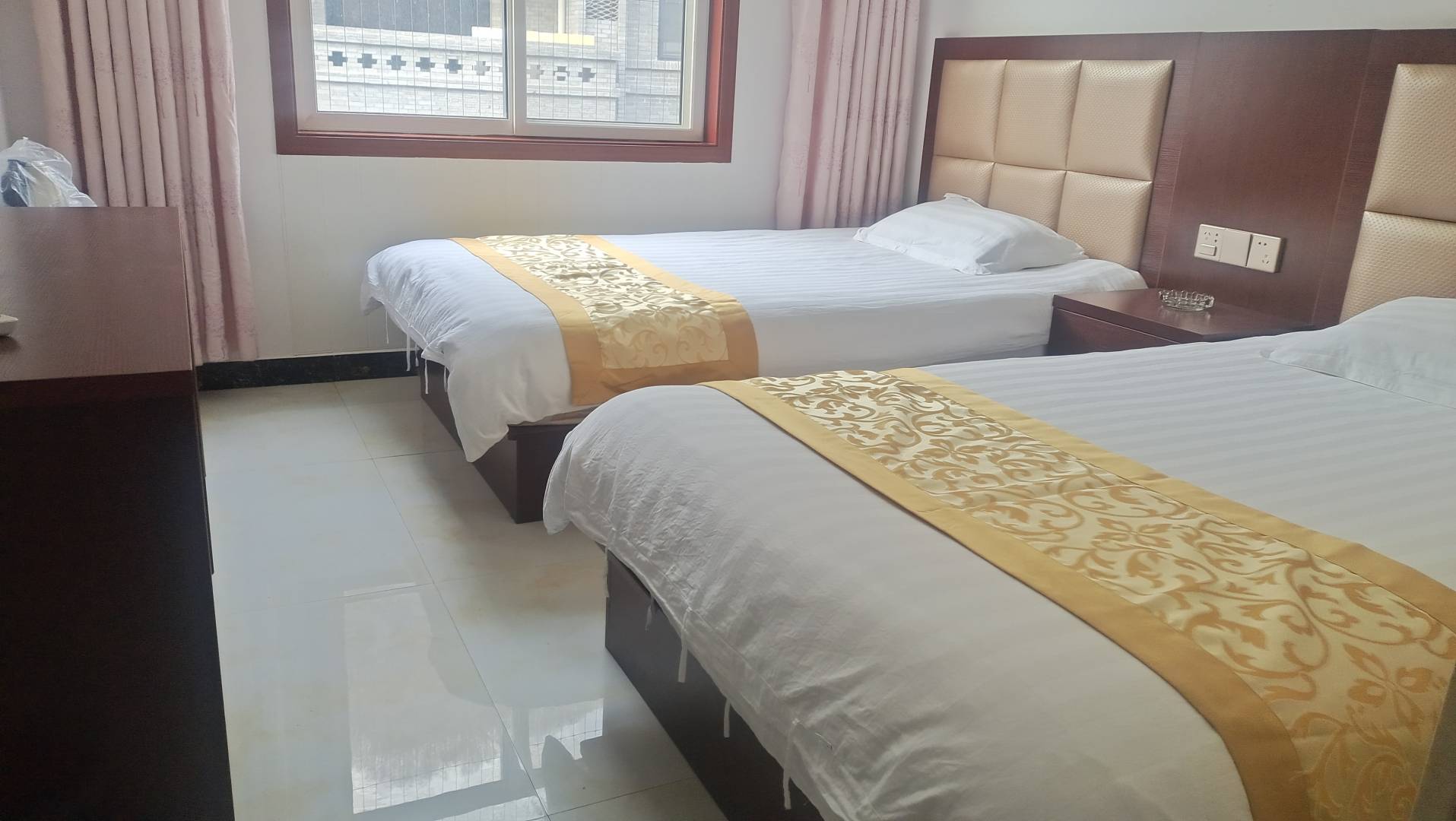 义堂明客栈(柞水营盘镇终南山寨店)
