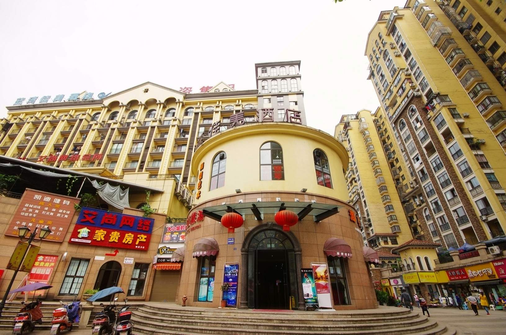 蓝湾佳美酒店(宜宾市临港第二人民医院店)
