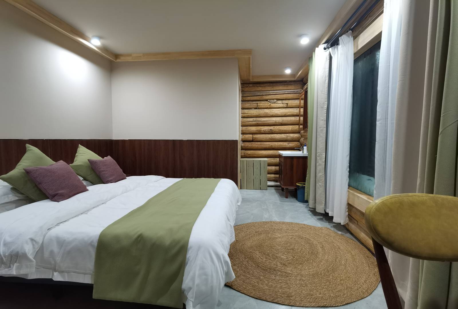 卡那斯云杉庄园(老村店)