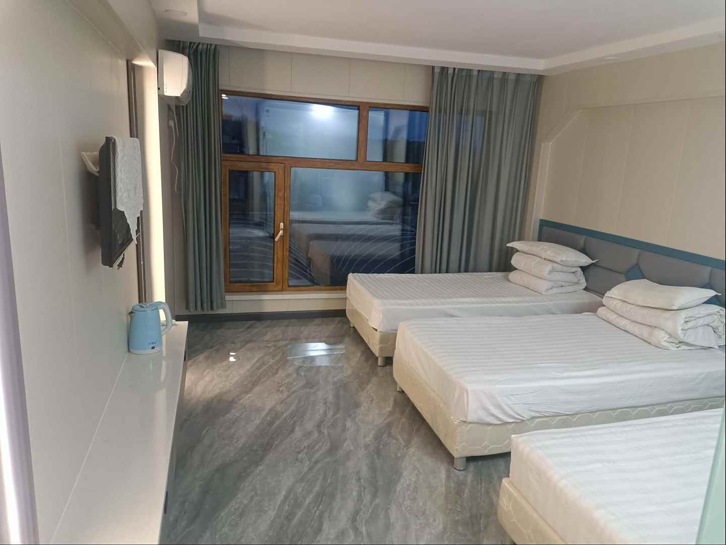 湖畔炖鱼馆