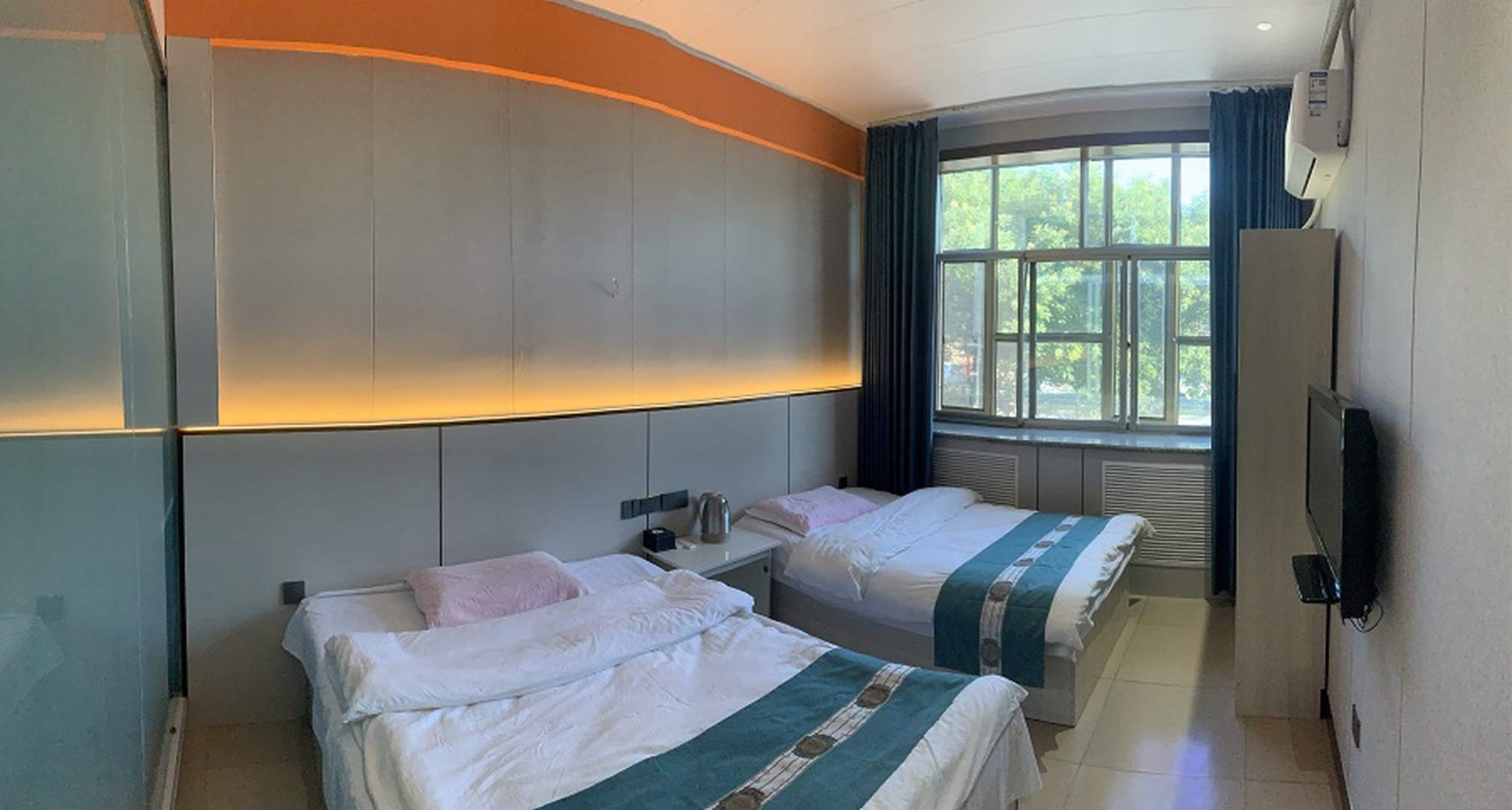 新华旅馆(山西省应县交通运政稽查大队西南)