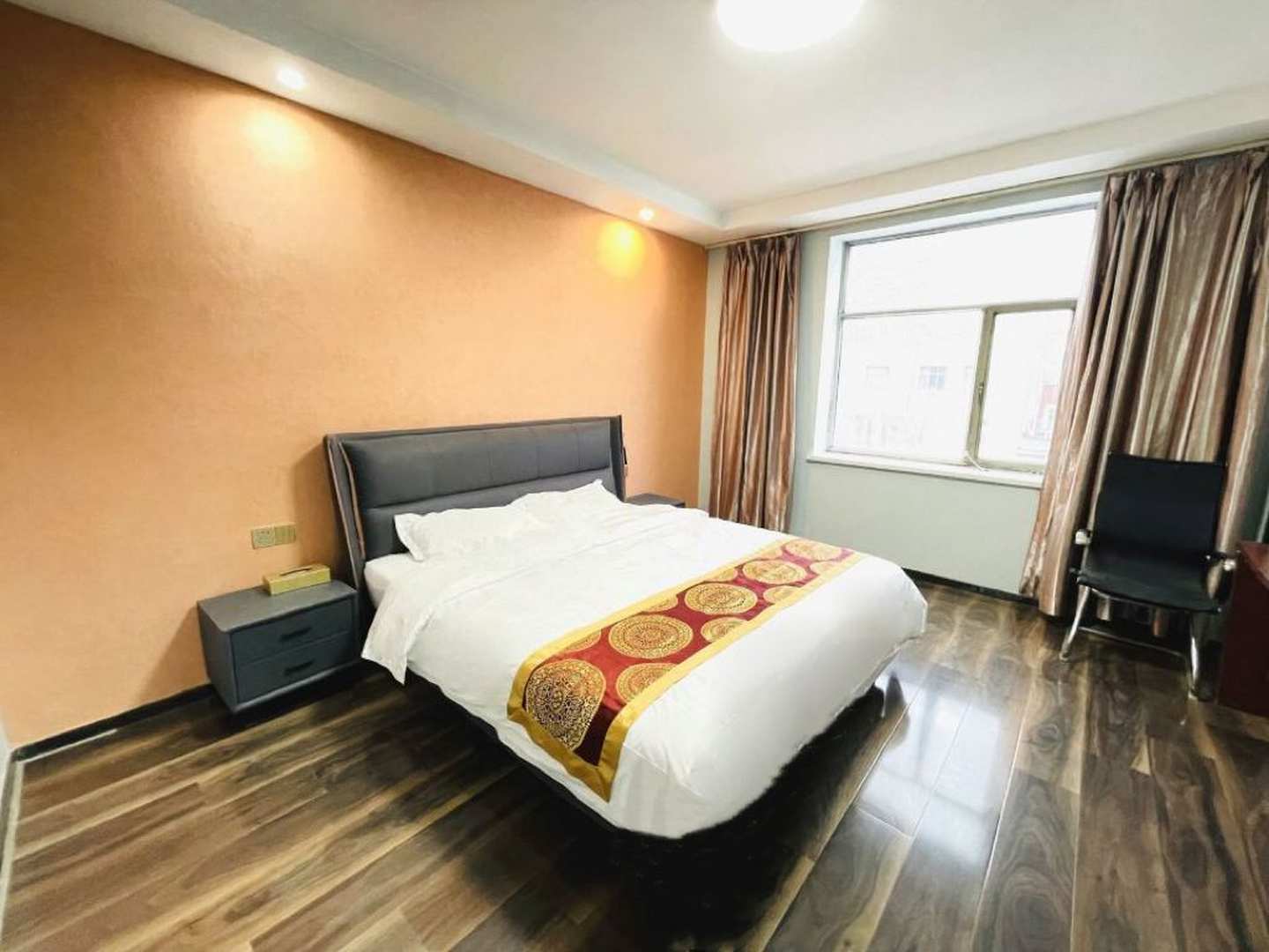 烏魯木齊成潤商務(wù)酒店(鯉魚(yú)山南路店)