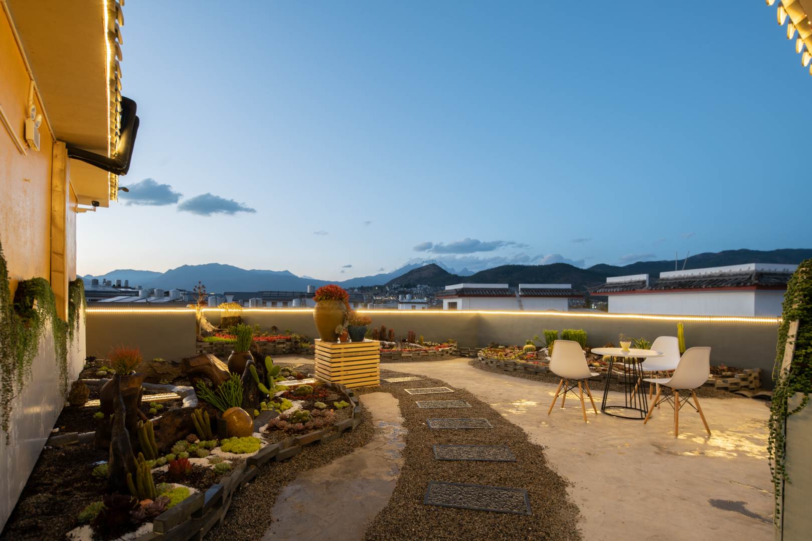 丽江西山设计师艺术酒店