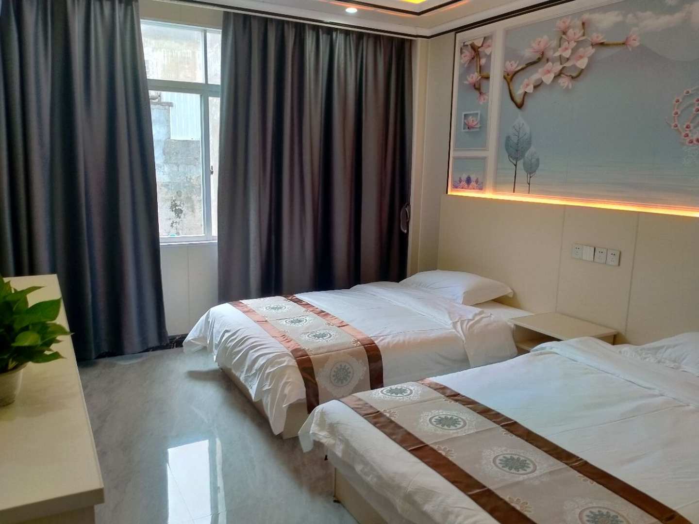 防城港麗華商务酒店(光坡镇政府光坡中学店)