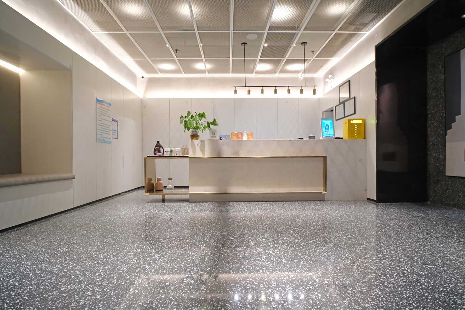 简十酒店(湖南工程学院店)