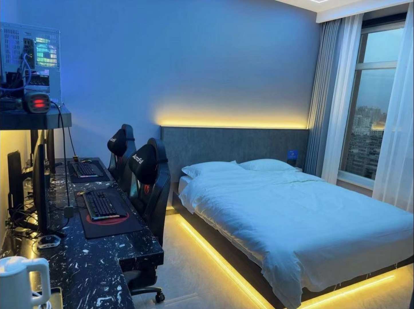 哈密狂風(fēng)電競酒店