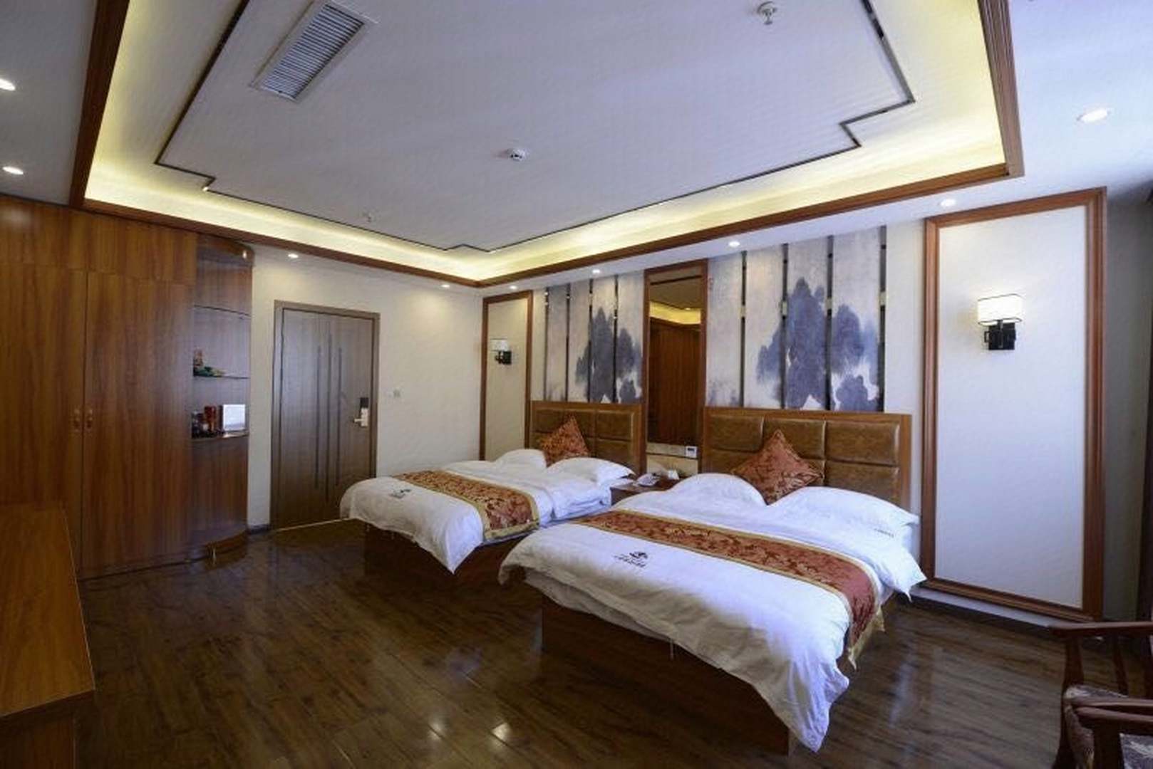 兴义三景旅油酒店