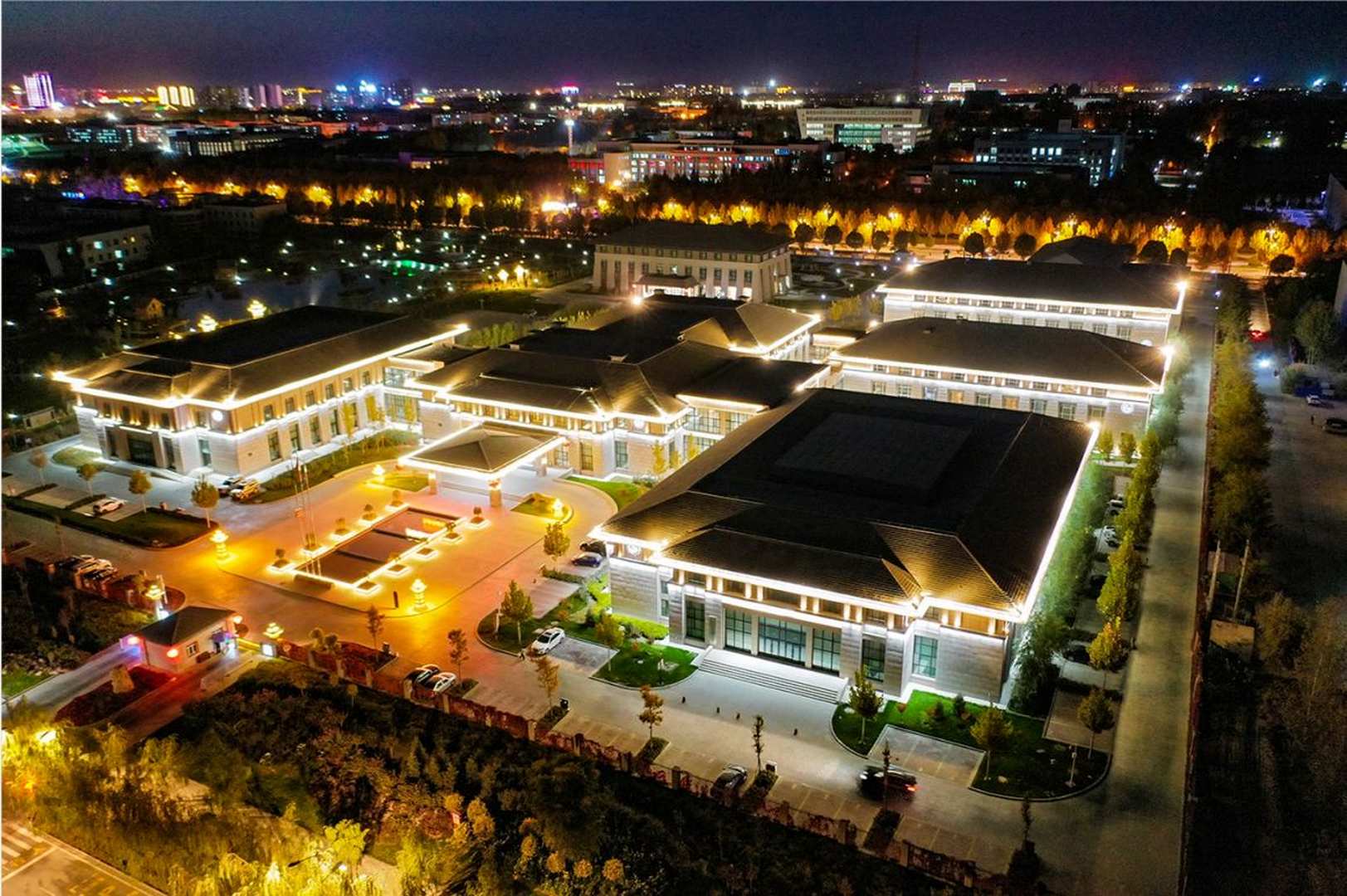 阿拉爾市塔河花園酒店